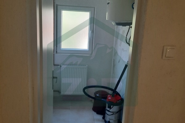 Kuća,  dvorišni objekt i zemljište u Donjem Lapcu!
