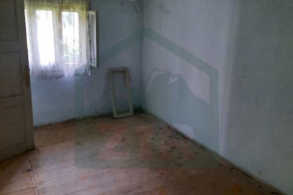 SNIŽENO! Građevinsko i poljoprivredno zemljište u Perušiću 3818 m² i stara lička kuća!