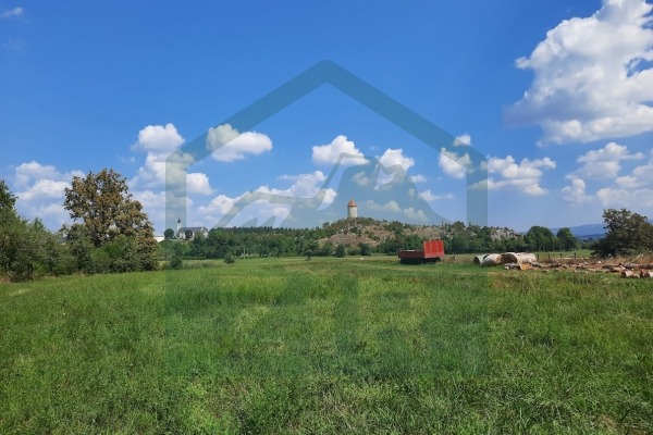 SNIŽENO! Građevinsko i poljoprivredno zemljište u Perušiću 3818 m² i stara lička kuća!
