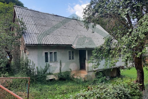 SNIŽENO! Građevinsko i poljoprivredno zemljište u Perušiću 3818 m² i stara lička kuća!