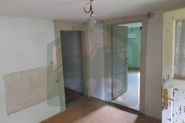 SNIŽENO! Građevinsko i poljoprivredno zemljište u Perušiću 3818 m² i stara lička kuća!