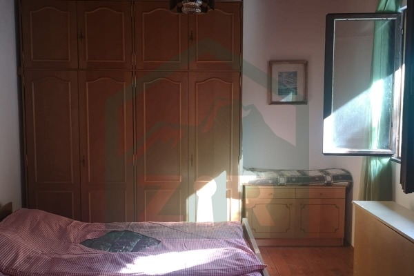 Kuća u Kaluđerovcu, podno brda Metlača, blizina rijeke Like i jezera Kruščica!