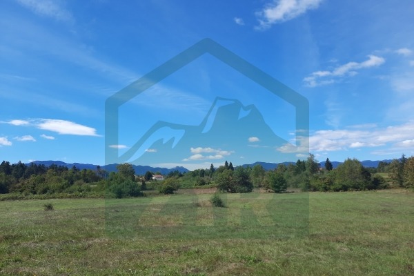 Poljoprivredno zemljište Gospić, 11104 m²