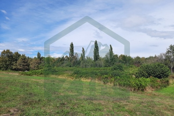 Poljoprivredno zemljište Gospić, 11104 m²