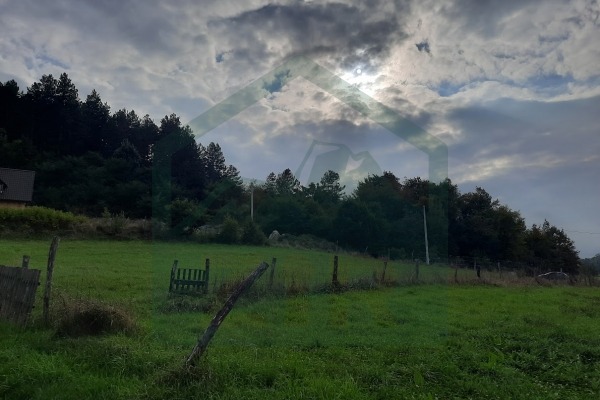Građevinsko zemljište u Perušiću, 2851 m²