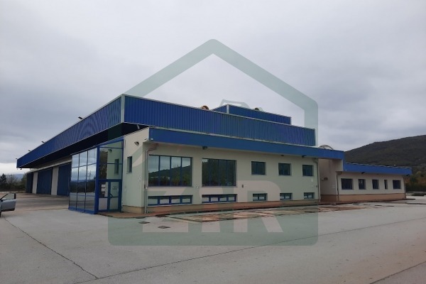 Poslovna građevina s pripadajućim dvorištem, 45522 m2