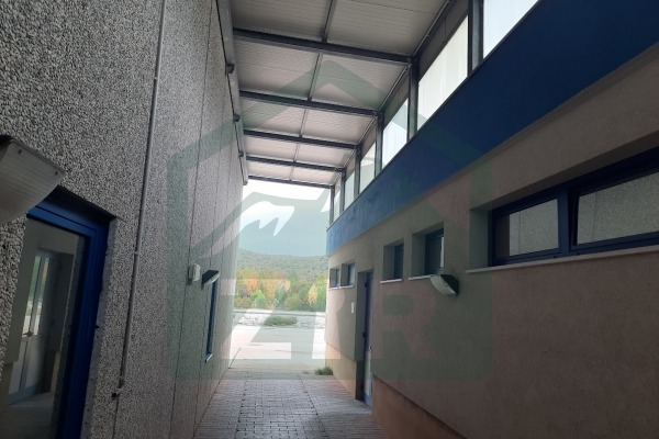 Poslovna građevina s pripadajućim dvorištem, 45522 m2