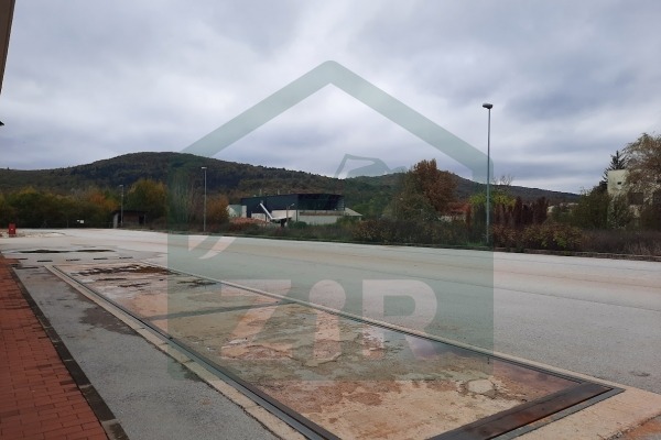Poslovna građevina s pripadajućim dvorištem, 45522 m2