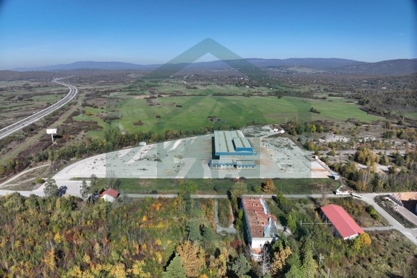 Poslovna građevina s pripadajućim dvorištem, 45522 m2