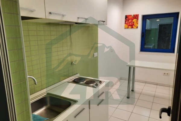 Poslovna građevina s pripadajućim dvorištem, 45522 m2