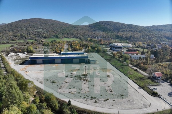 Poslovna građevina s pripadajućim dvorištem, 45522 m2
