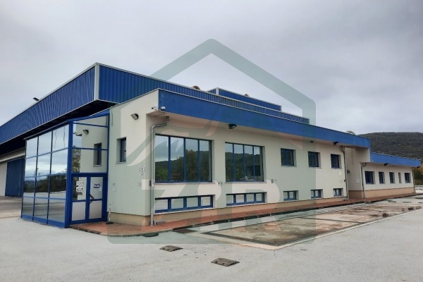 Poslovna građevina s pripadajućim dvorištem, 45522 m2