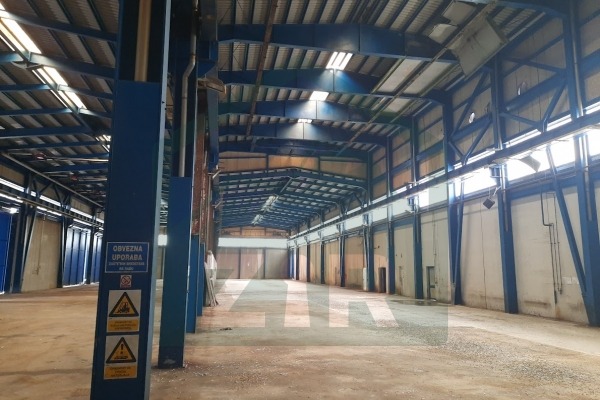 Poslovna građevina s pripadajućim dvorištem, 45522 m2