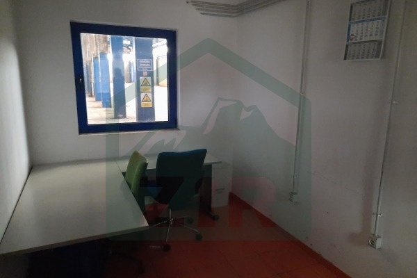 Poslovna građevina s pripadajućim dvorištem, 45522 m2