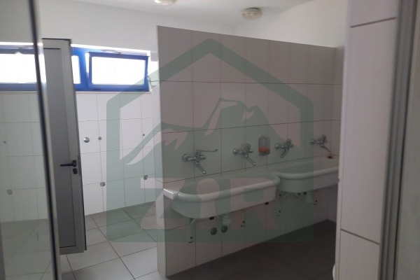 Poslovna građevina s pripadajućim dvorištem, 45522 m2