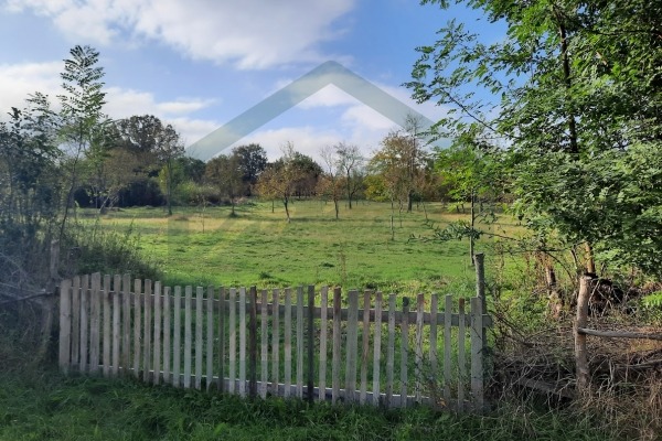 Građevinsko zemljište u Perušiću, površine 11035 m²