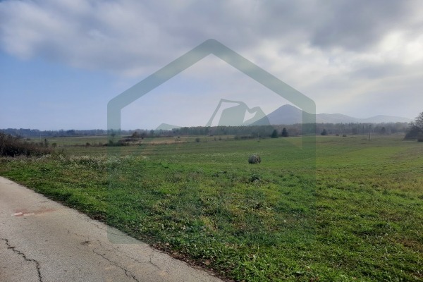 Građevinsko zemljište sa građevinskom dozvolom u Smiljanu!