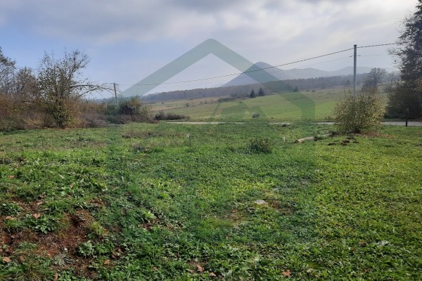 Građevinsko zemljište sa građevinskom dozvolom u Smiljanu!