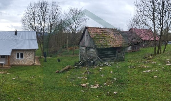 Kuća sa zemljištem pov. 50123 m2, Lika, Studenci