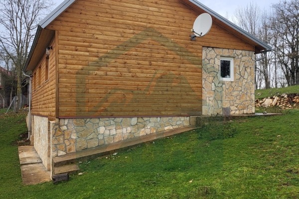 Kuća sa zemljištem pov. 50123 m2, Lika, Studenci