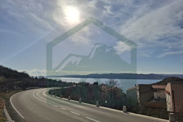Građevinsko zemljište u Karlobagu, 700 m2!
