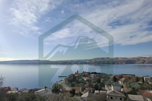 Građevinsko zemljište u Karlobagu, 700 m2!