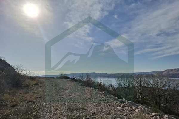 Građevinsko zemljište u Karlobagu, 700 m2!