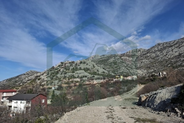 Građevinsko zemljište u Karlobagu, 700 m2!