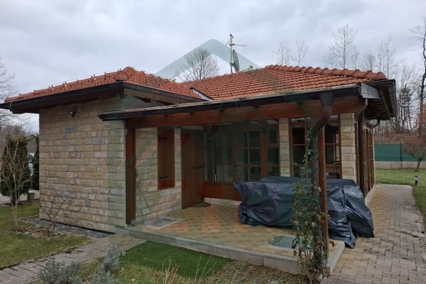 Luksuzno imanje u podnožju Velebita!