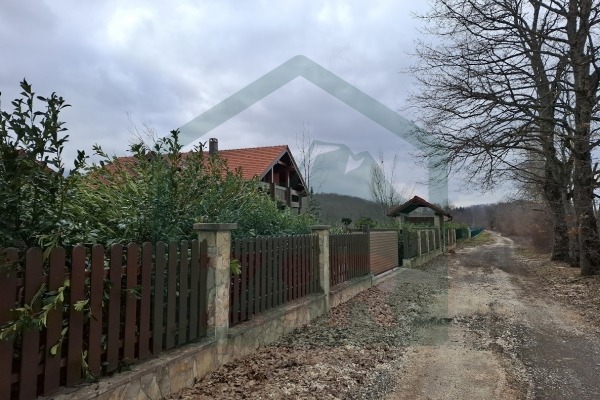 Luksuzno imanje u podnožju Velebita!