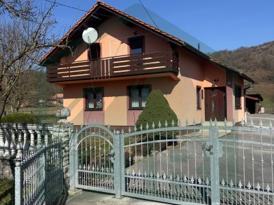 Obiteljska kuća u Kompolju!  cijena