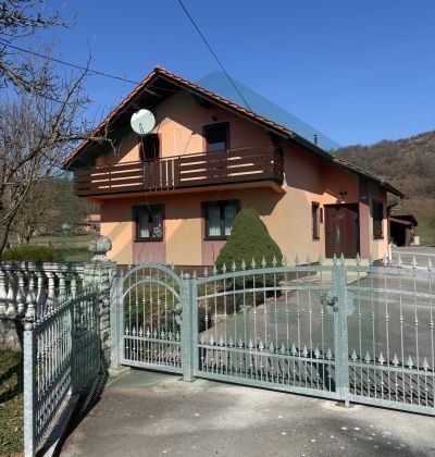 Obiteljska kuća u Kompolju!  cijena