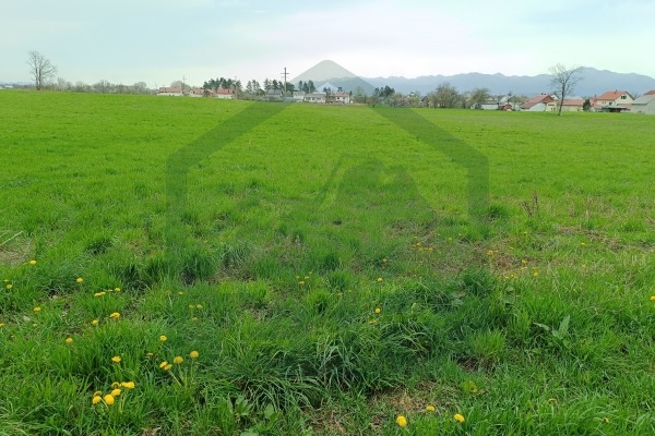 Građevinsko zemljište u Gospiću, površine 1000 m²