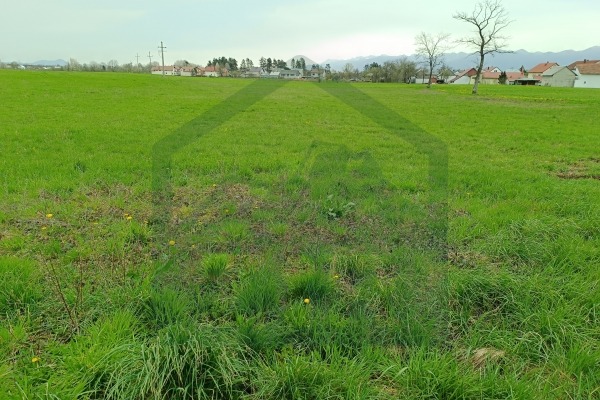 Građevinsko zemljište u Gospiću, površine 1000 m²