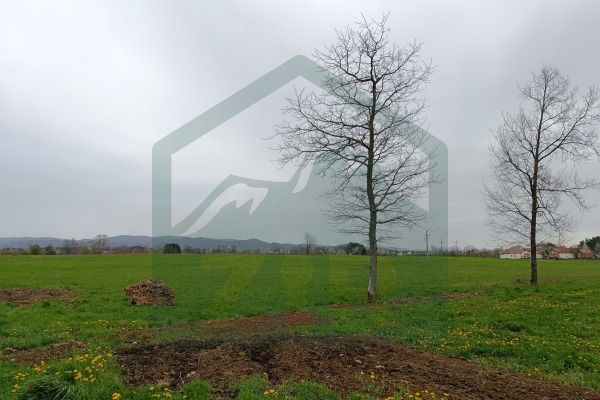 Građevinsko zemljište u Gospiću, površine 1000 m²