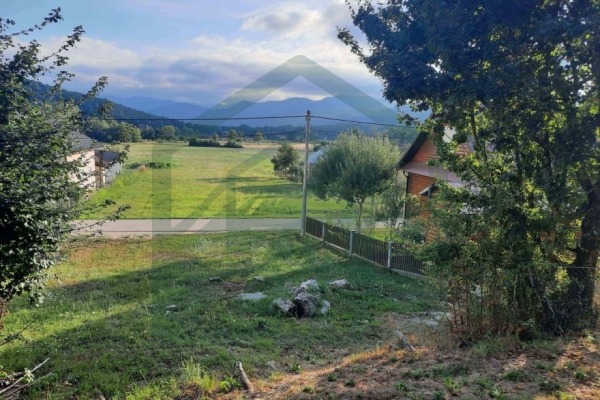Građevinsko zemljište Smiljan, 600 m²