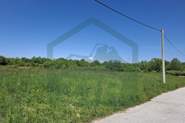 Građevinsko zemljište u Gospiću, površine 1200 m²