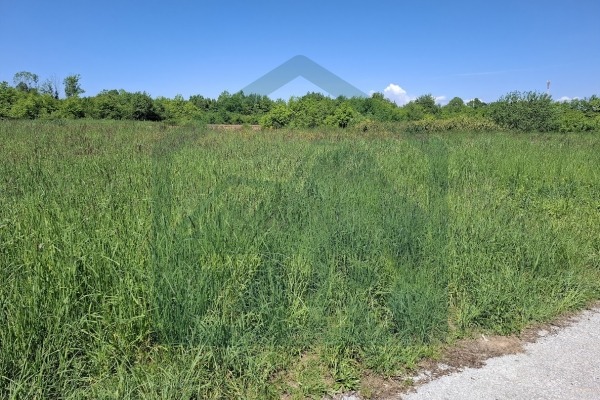 Građevinsko zemljište u Gospiću, površine 1200 m²