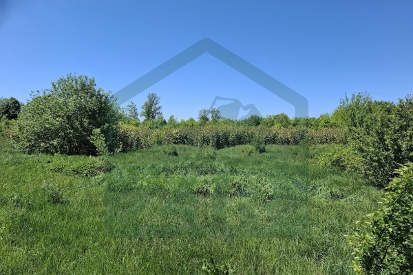 Građevinsko zemljište u Gospiću, površine 1200 m²