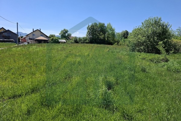 Građevinsko zemljište u Gospiću, površine 1200 m²
