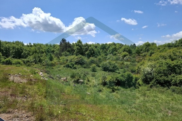 Gospić, 17.000 m² građevinskog i poljoprivrednog zemljišta - INVESTICIJSKA PRILIKA
