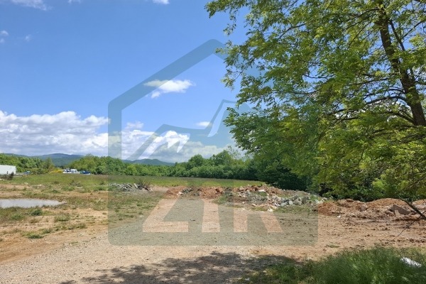 Gospić, 17.000 m² građevinskog i poljoprivrednog zemljišta - INVESTICIJSKA PRILIKA