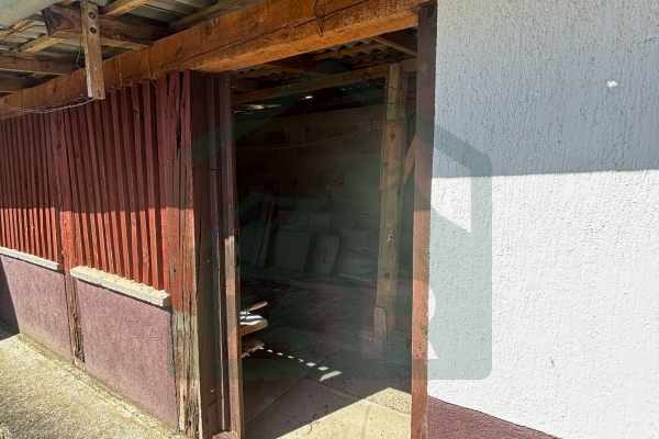 Kuća s okućnicom i dvorišnim zgradama, Lički Osik!