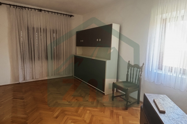 Kuća s okućnicom i dvorišnim zgradama, Lički Osik!