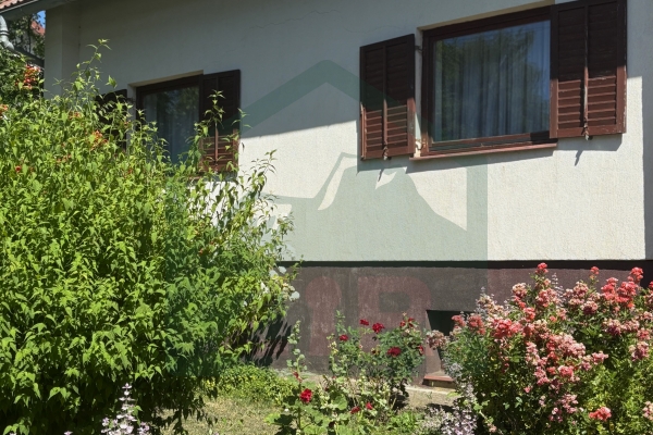 Kuća s okućnicom i dvorišnim zgradama, Lički Osik!