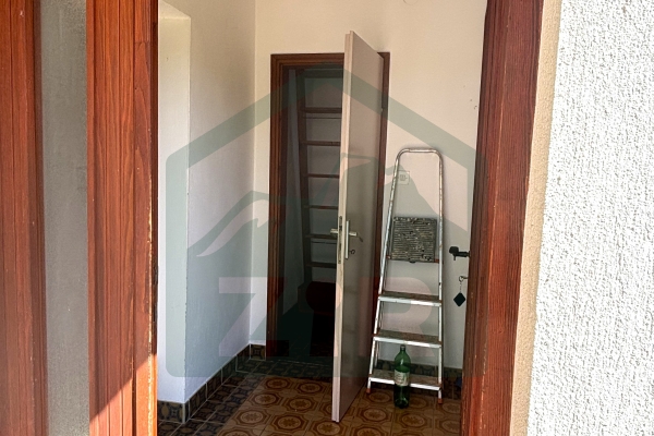 Kuća s okućnicom i dvorišnim zgradama, Lički Osik!