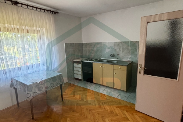 Kuća s okućnicom i dvorišnim zgradama, Lički Osik!