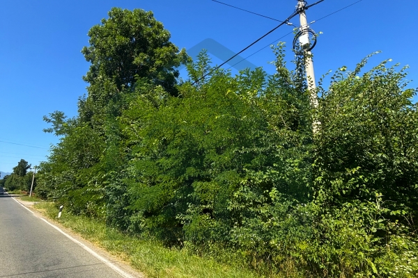 Građevinsko zemljište površine 700 m², Lički Osik!