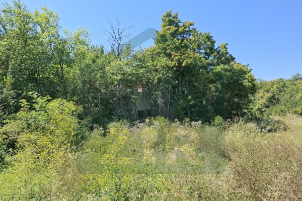 Građevinsko zemljište u Gospiću, 1800 m²!