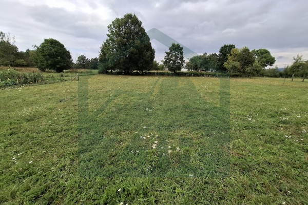Građevinsko zemljište sa gosp. zgradom u Ličkom Ribniku, 1600 m²
